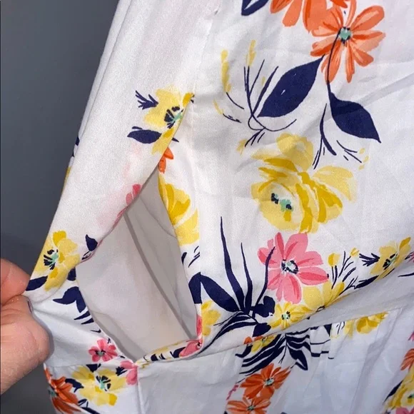 Maggy London White Dress with Floral Accents Amalia Short Sleeve Jersey Size 8 - Picture 5 of 12